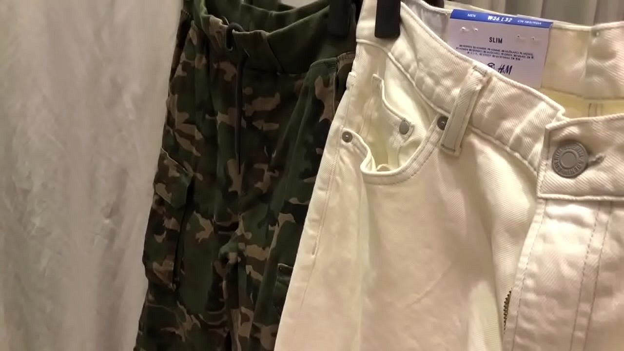 Public blowjob. I sucked a stranger dick into the changing room of a mall clothes shop